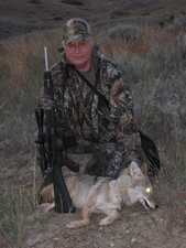 Montana coyote hunting with a hunting from Redbone Outfitting. Coyote hunting in Montana is best in the winter months.